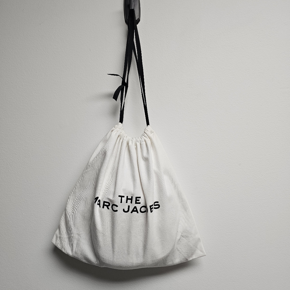 Marc Jacobs Heart Shaped purse - Picture 15 of 16